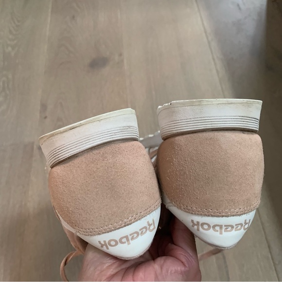 EUC Reebok suede sneakers size 6 - Picture 4 of 6